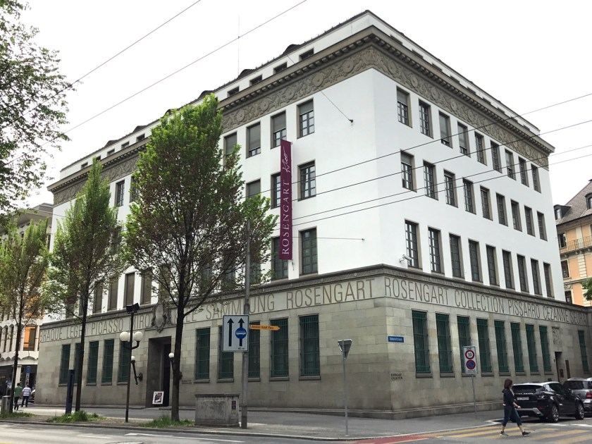 Prédio em estilo neoclássico