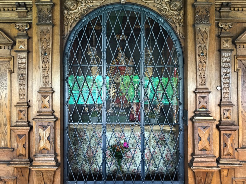 Oratório com a imagem de Maria