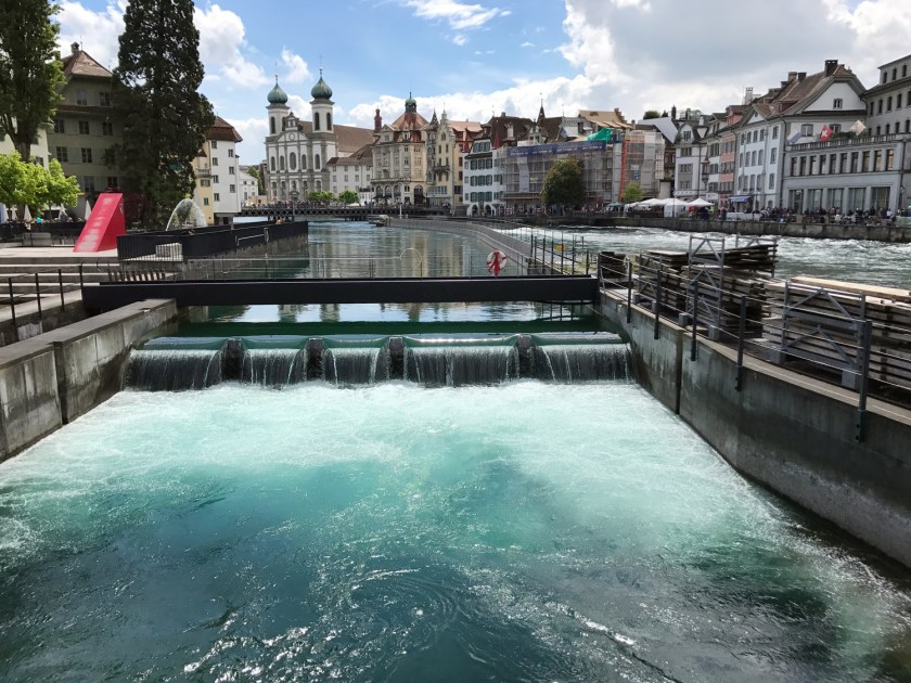 Usina hidrelétrica no rio Reuss