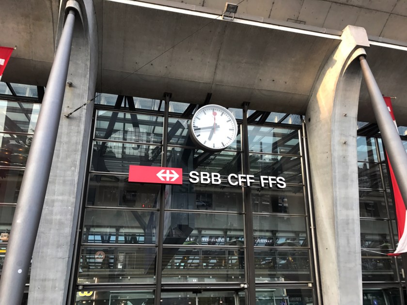 Fachada principal da estação de trens