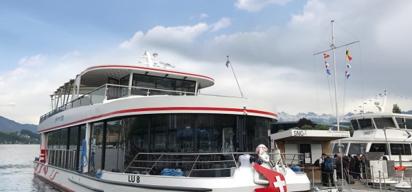 Passeio de barco no lago dos Quatro Cantões