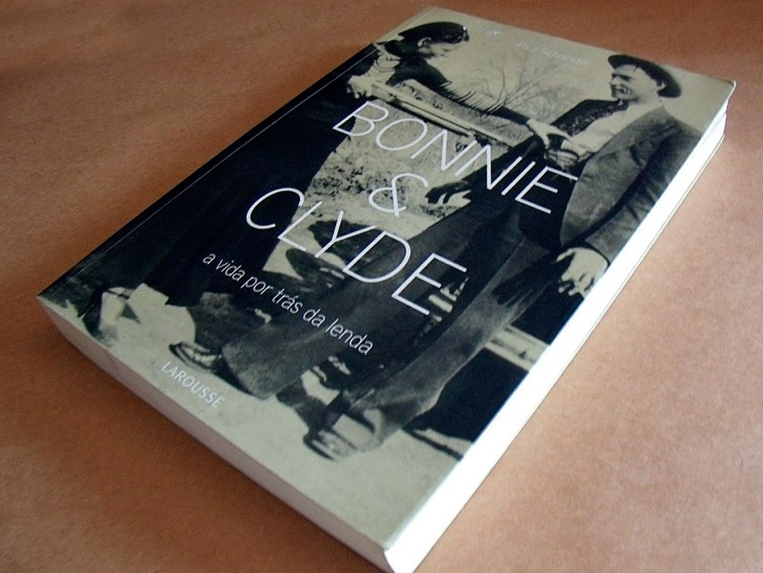 Livro sobre a história dos criminosos