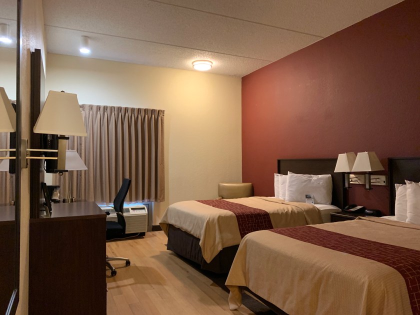 Quarto com duas camas de casal