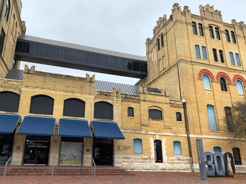 Fachada principal do prédio