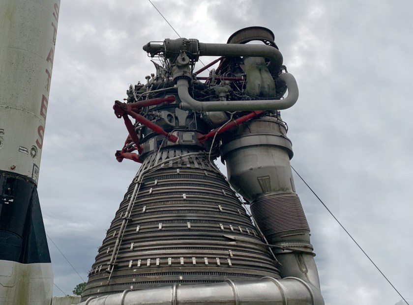 Um dos motores expostos