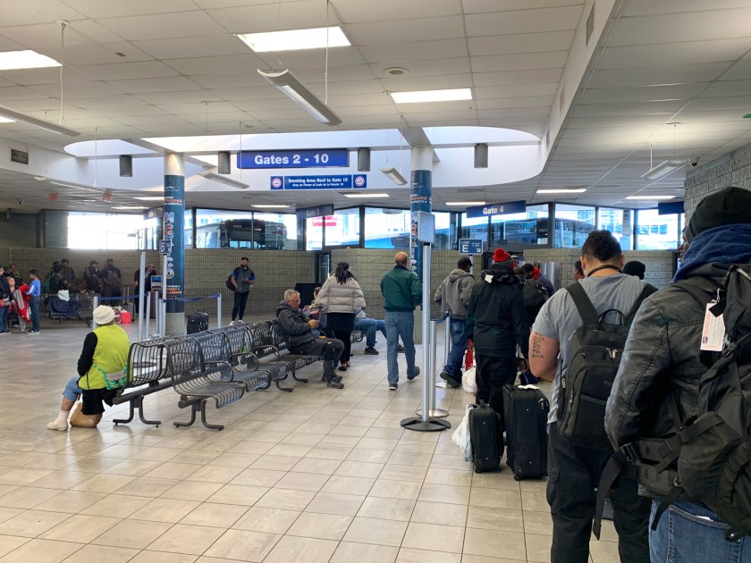 Fila para o embarque