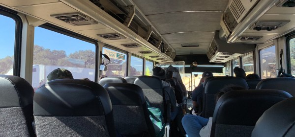 Dentro do ônibus da Greyhound