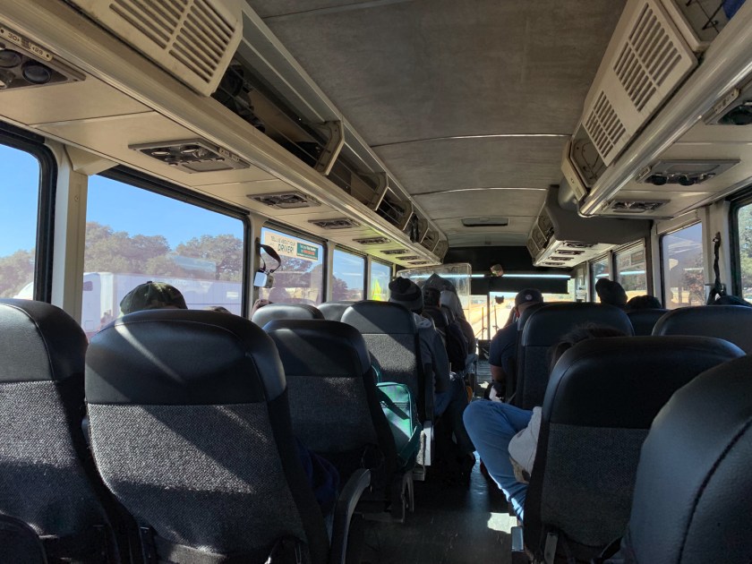 Dentro do ônibus da Greyhound