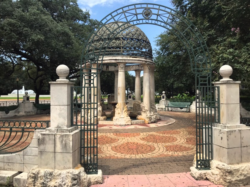 O monumento chama a atenção