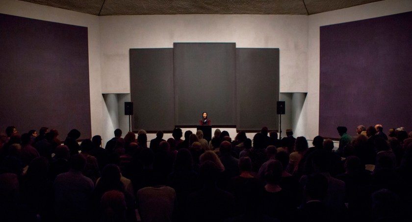 Evento no interior da capela