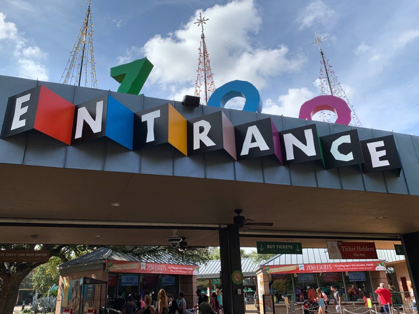 Entrada principal pelo parque