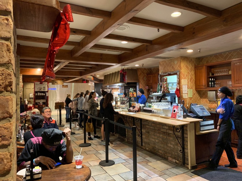 Fila para fazer pedidos