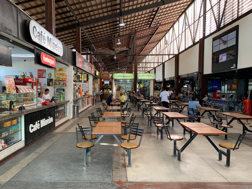 Parte interna do aeroporto