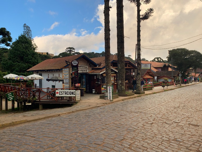 Via dominada pelo comércio