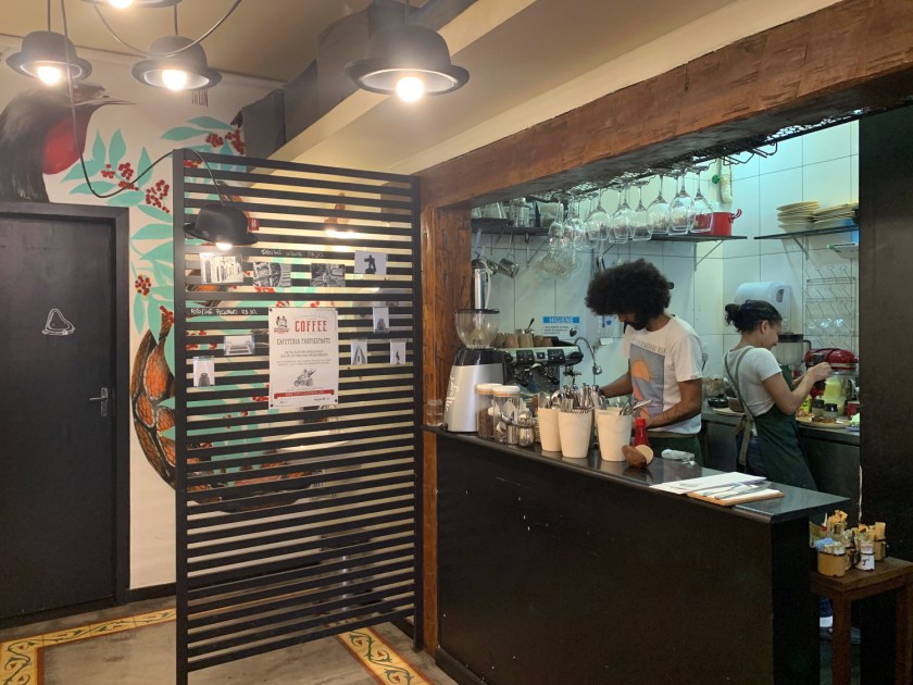 Cozinha aberta para o salão