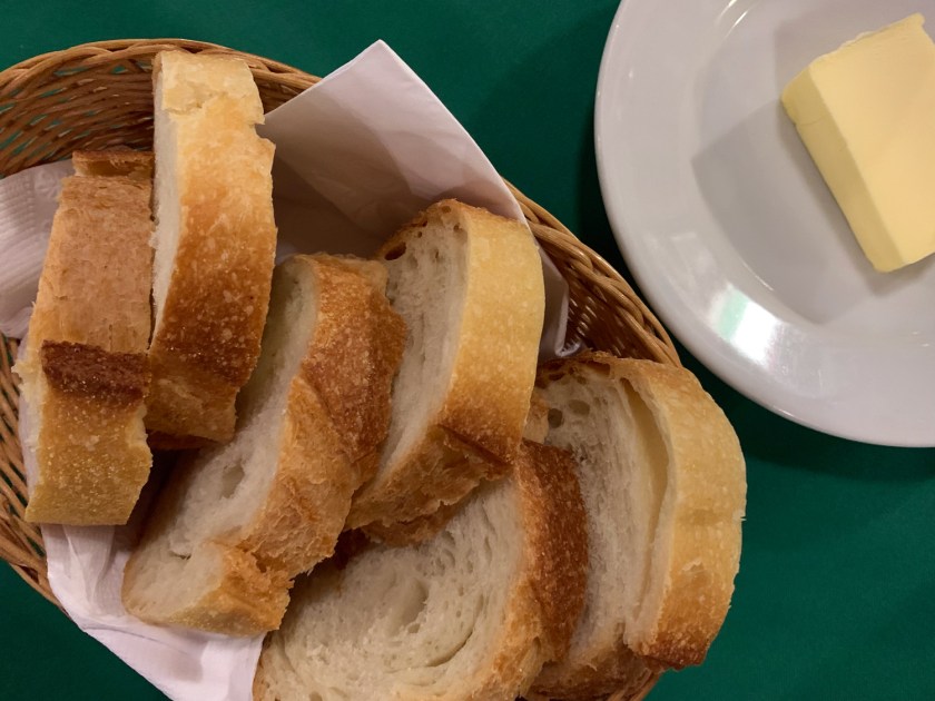 Pão italiano com manteiga
