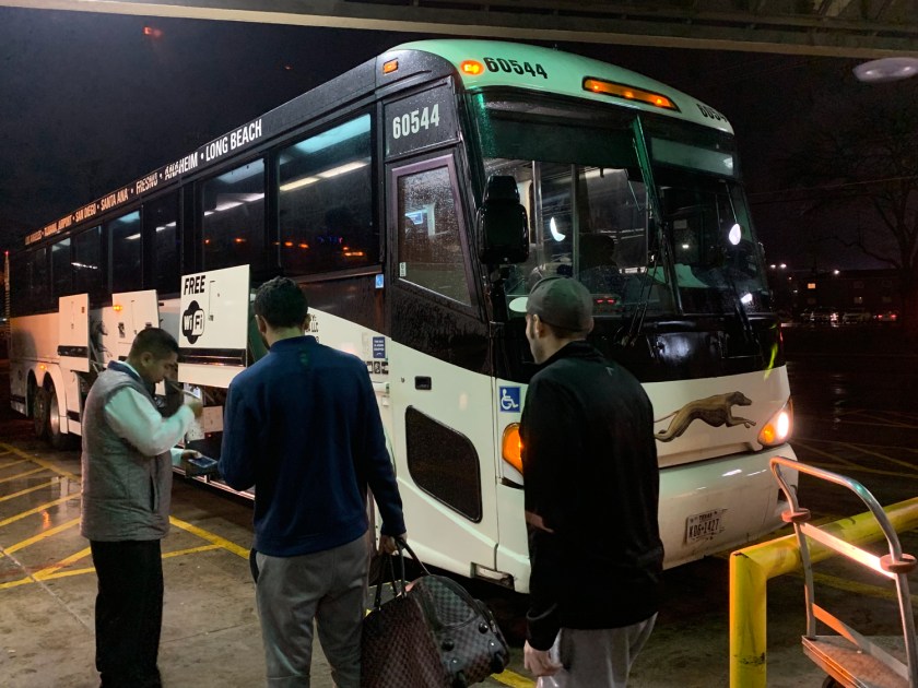 Embarque no ônibus da Greyhound