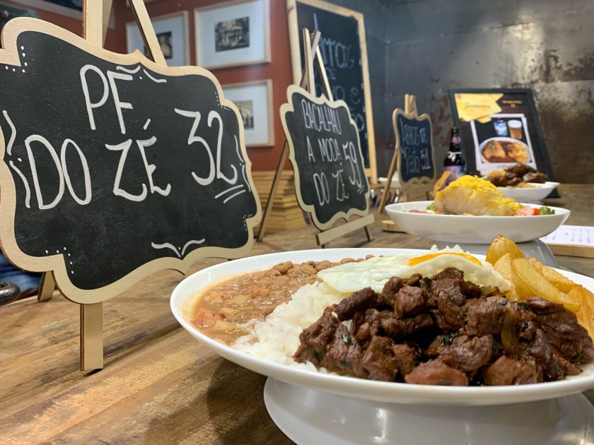 Exposição de pratos