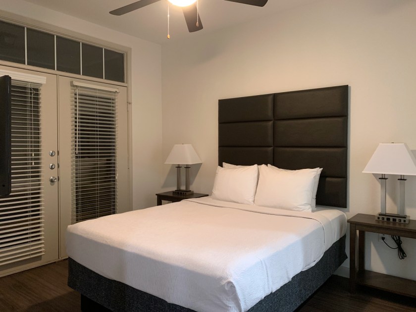 Quarto com cama king size