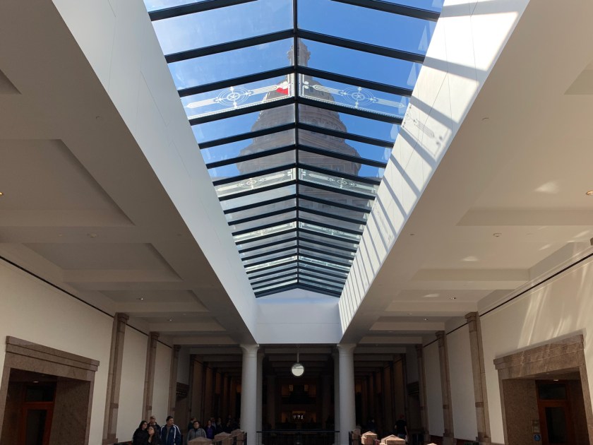 Teto de vidro do prédio anexo