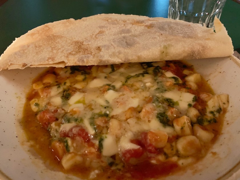 Gnocchetti ao molho caprese