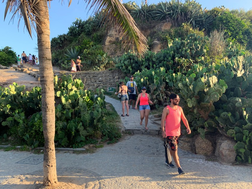 Acesso à Pedra do Arpoador