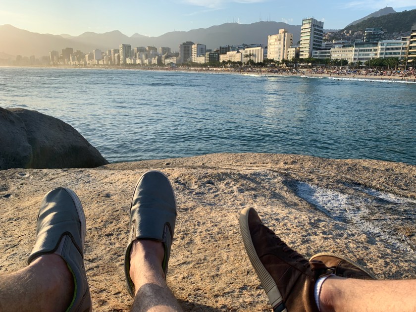 Sentado apreciando a paisagem