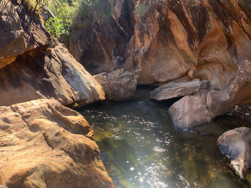Caminho escondido para a Cachoeira da Ostra