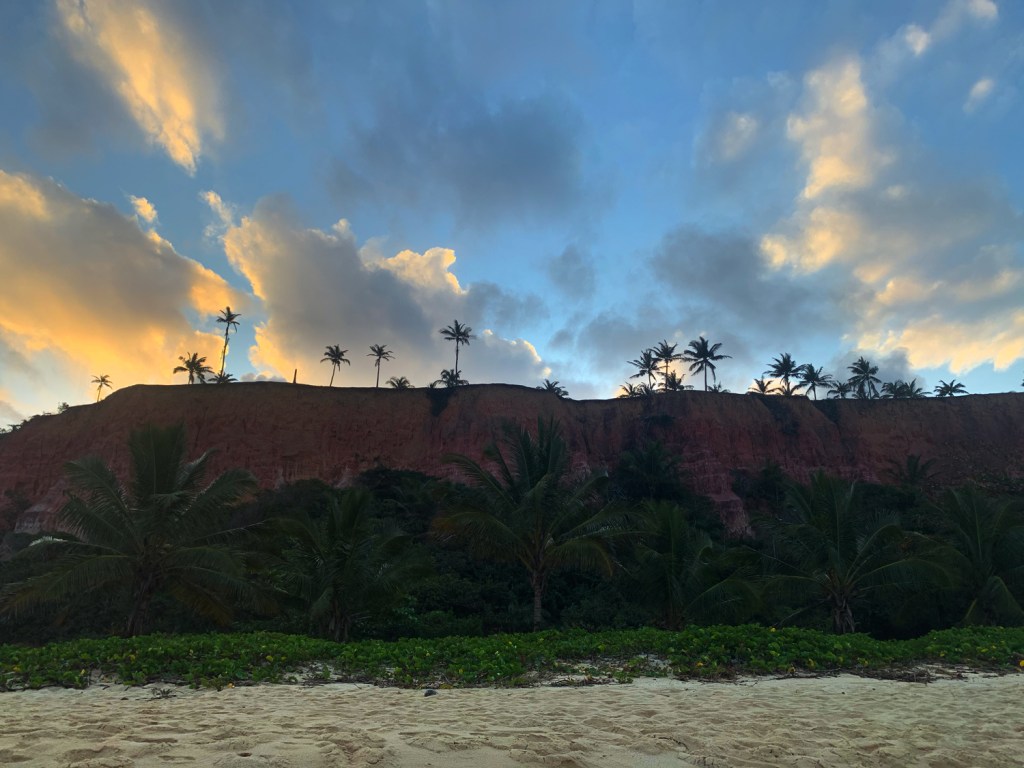 Altas falésias à beira-mar