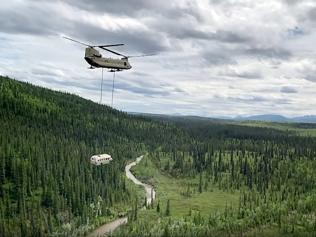 Ônibus foi retirado do local