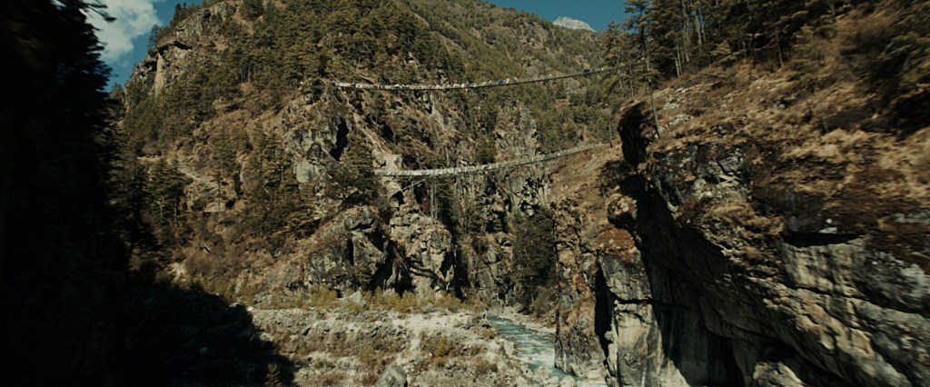 Pontes suspensas sobre o rio Dudh Kosi