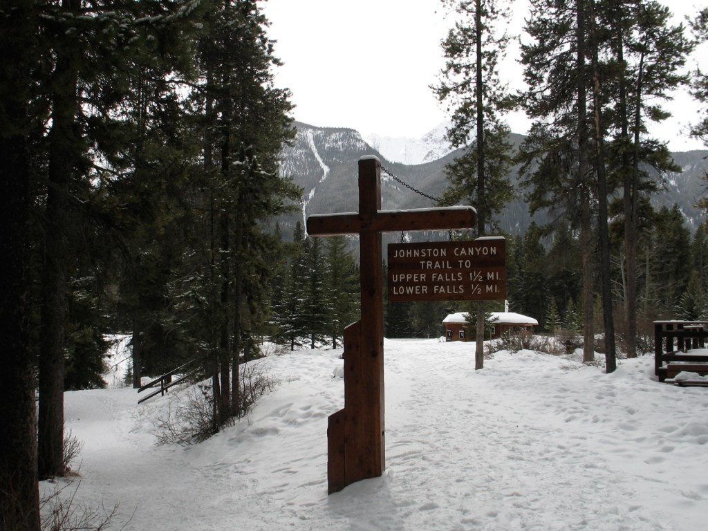 Johnston Canyon Lodge and Bungalows
