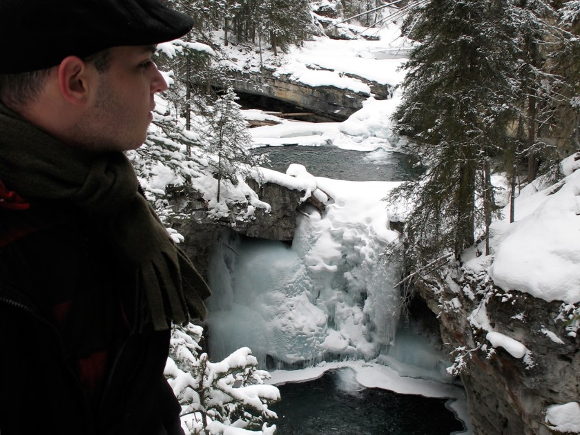 Quedas e piscinas naturais no riacho