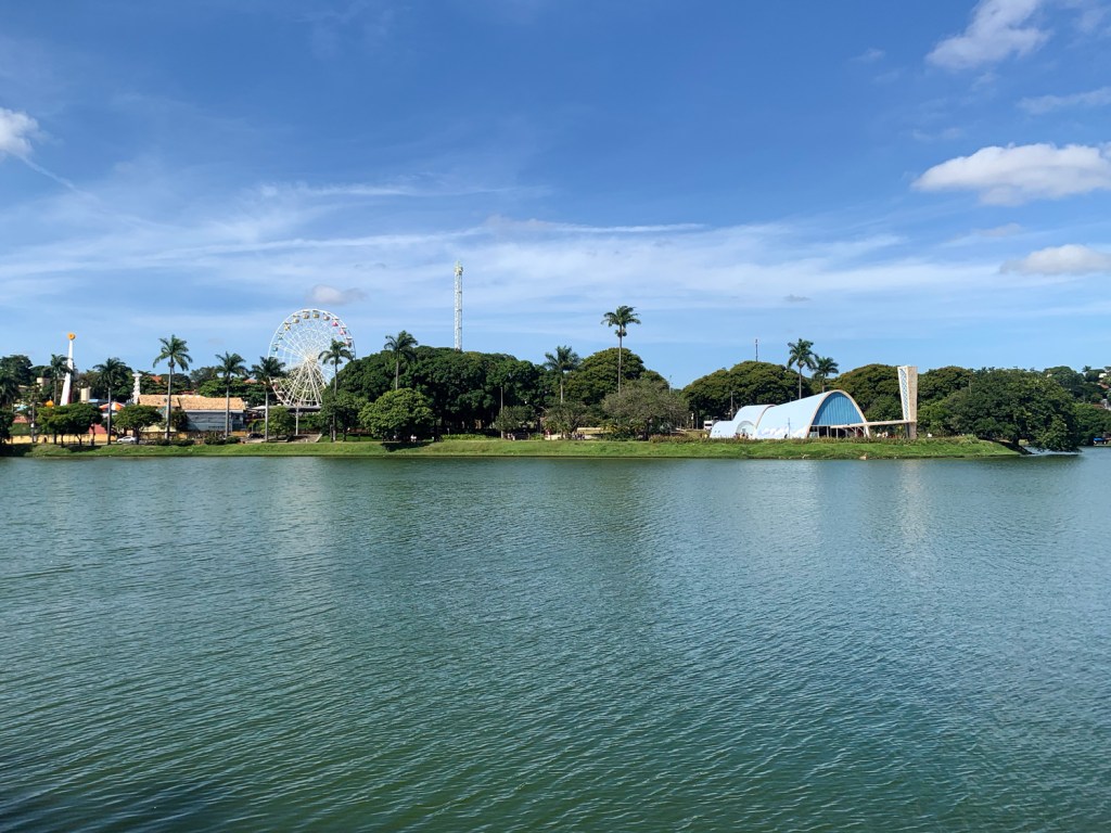 Caminhada na orla da Lagoa da Pampulha
