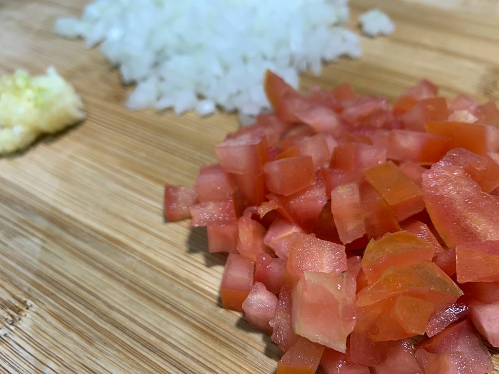 Tomate, cebola e alho