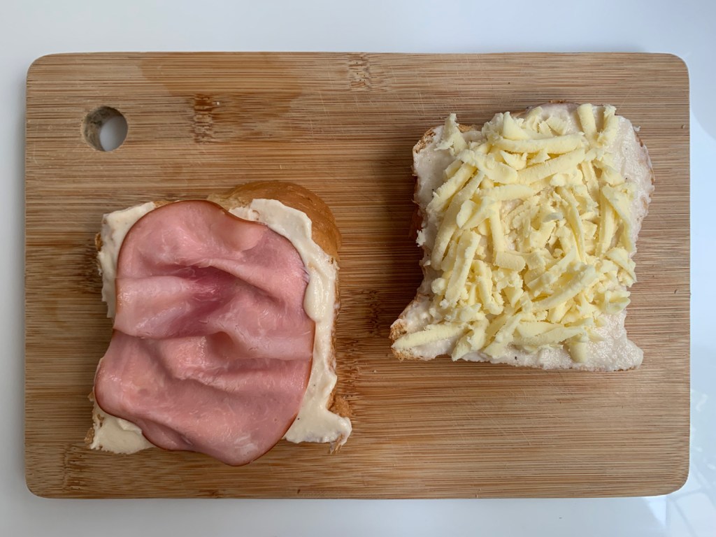Recheio de molho béchamel, presunto e queijo