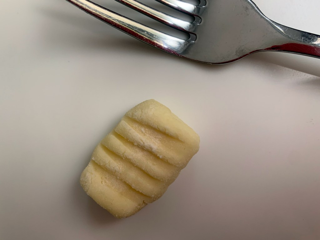 Use um garfo para fazer ranhuras