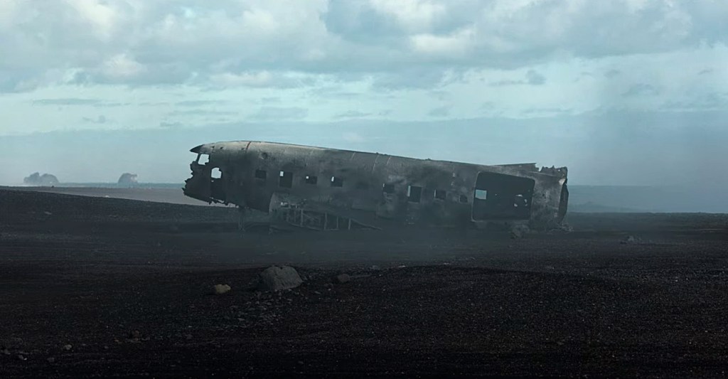 Restos de avião na praia de Sólheimasandur