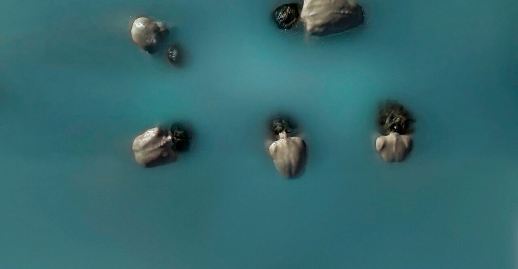 Banho em um lago vulcânico