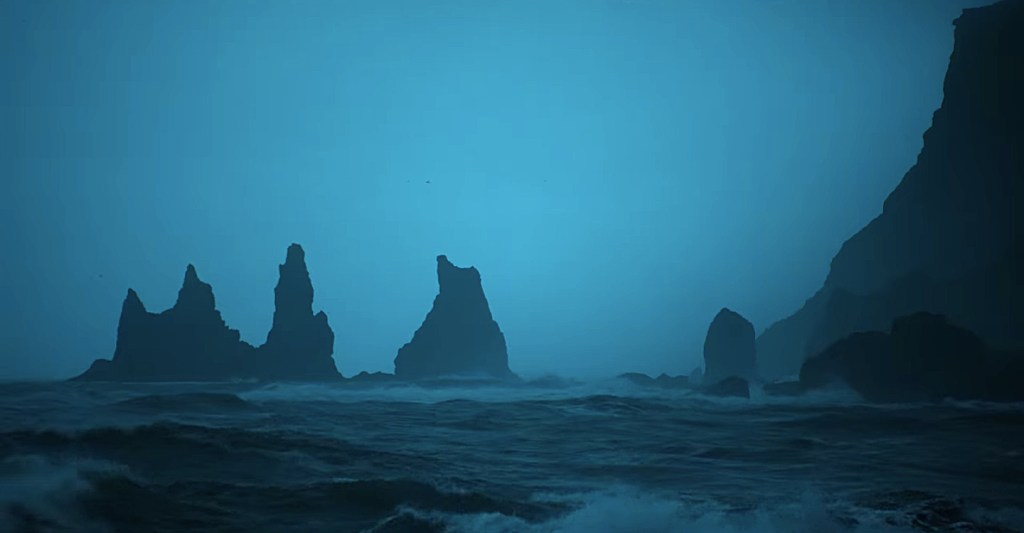 Formações rochosas no mar