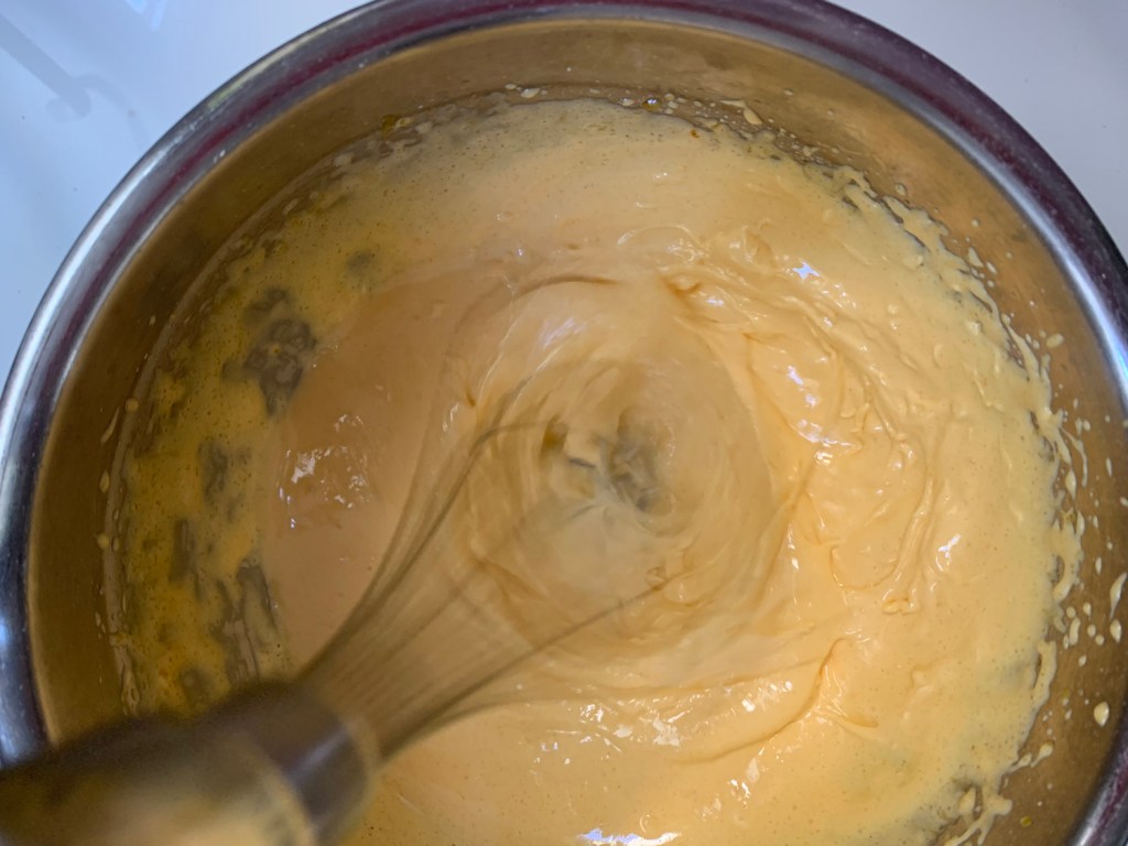 Gema batida com açúcar