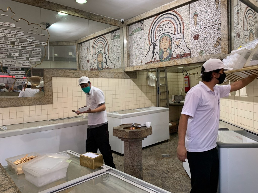 Simplicidade de uma sorveteria de bairro