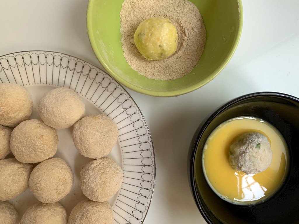 Empanar com ovo e farinha de rosca