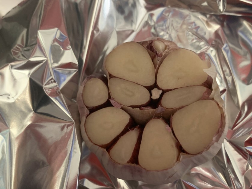 Assar alho no passado alumínio