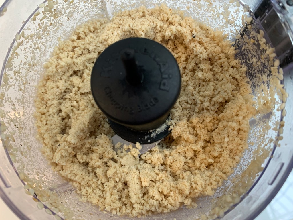 No começo, vira uma farofa