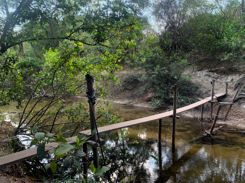 Pequena ponte de madeira