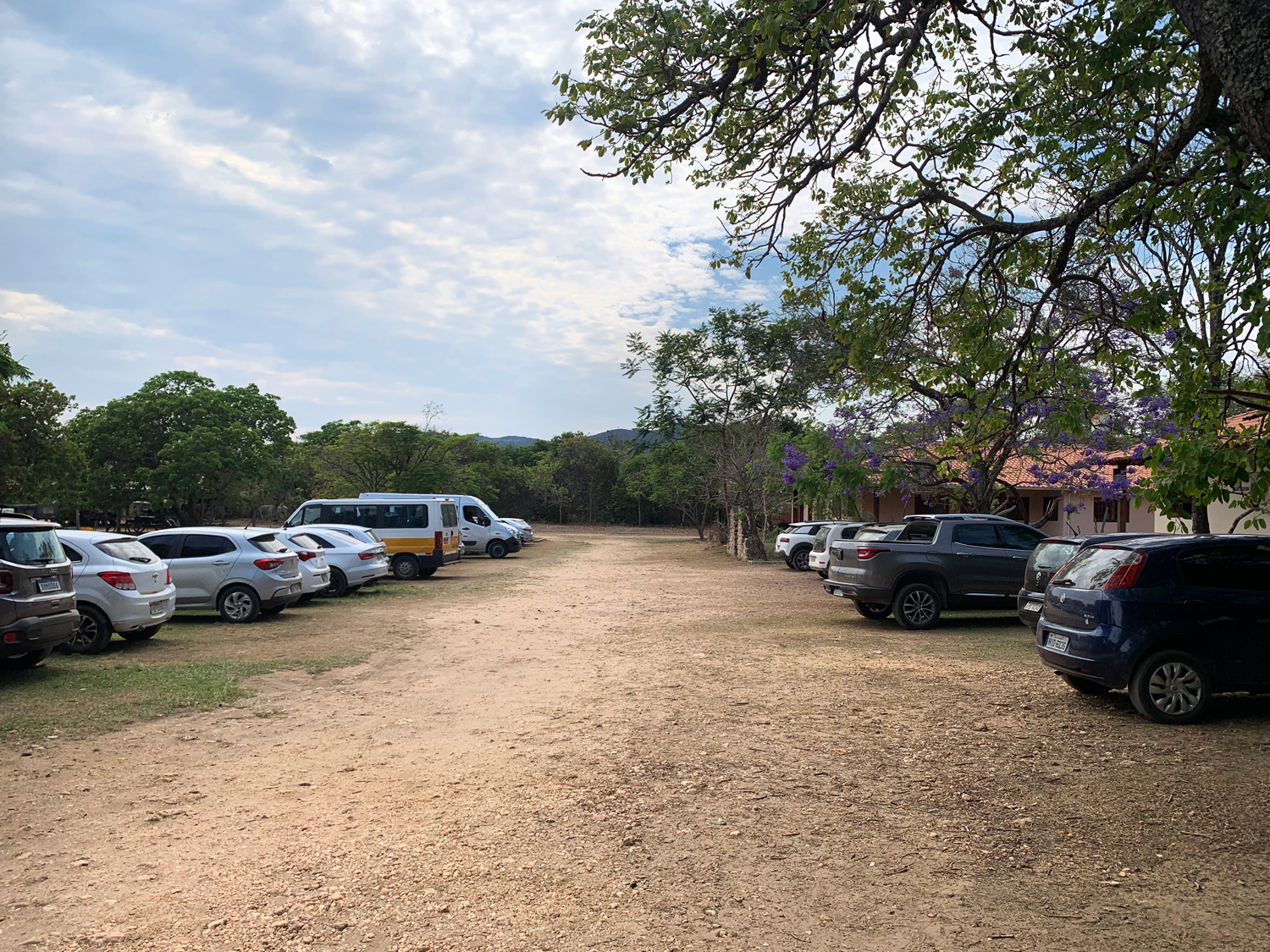 Estacionamento no interior do parque
