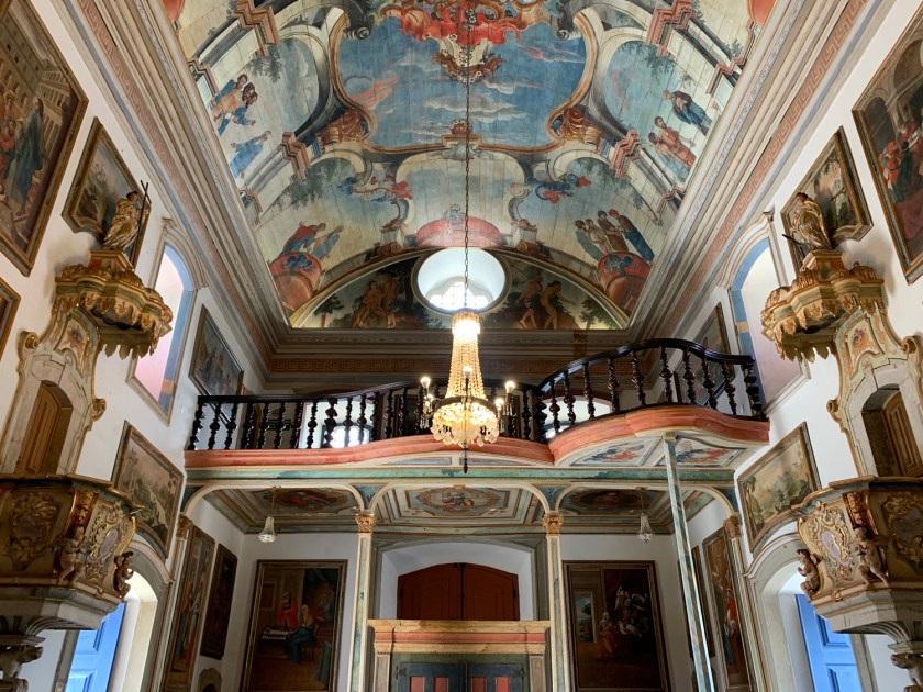Coro e ornamentos