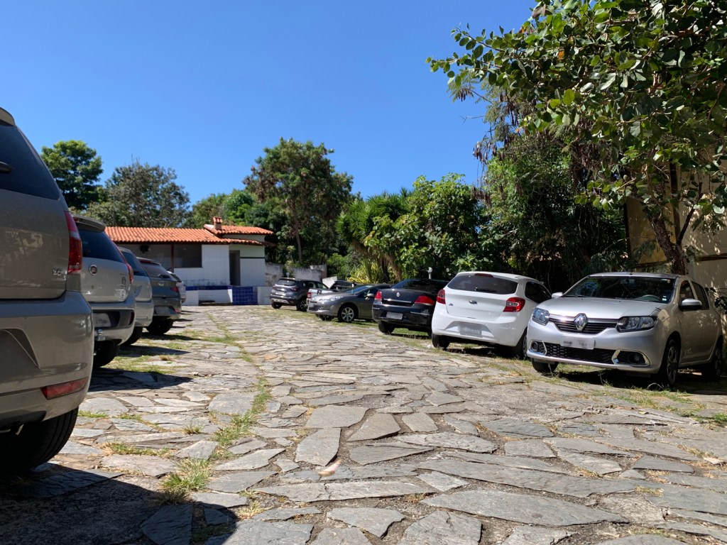 Estacionamento interno