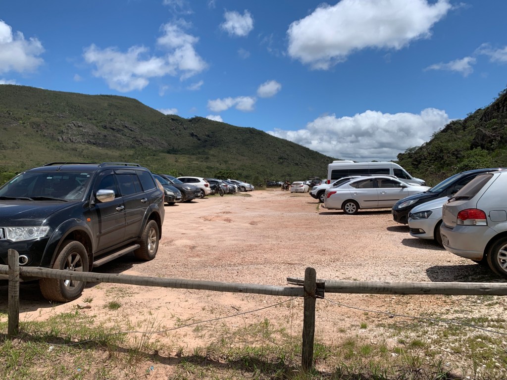 Estacionamento perto da Cachoeira do Sentinela